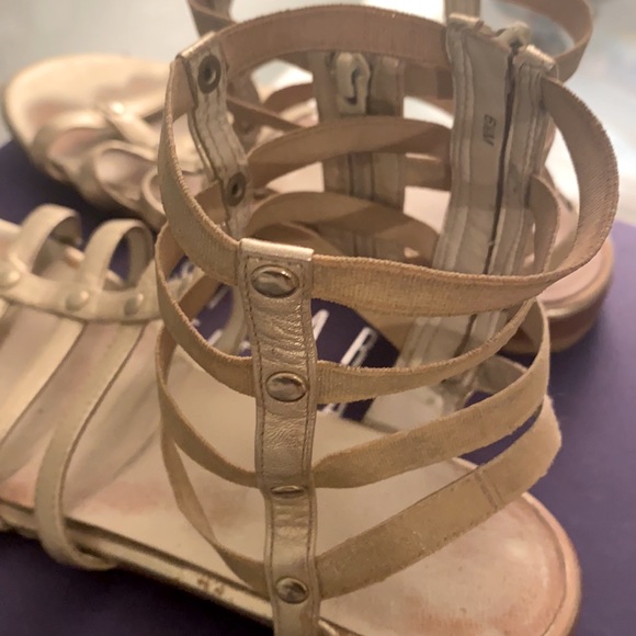 Stuart Weitzman 'Caesar' Leather Gladiator in Cava - Picture 14 of 16